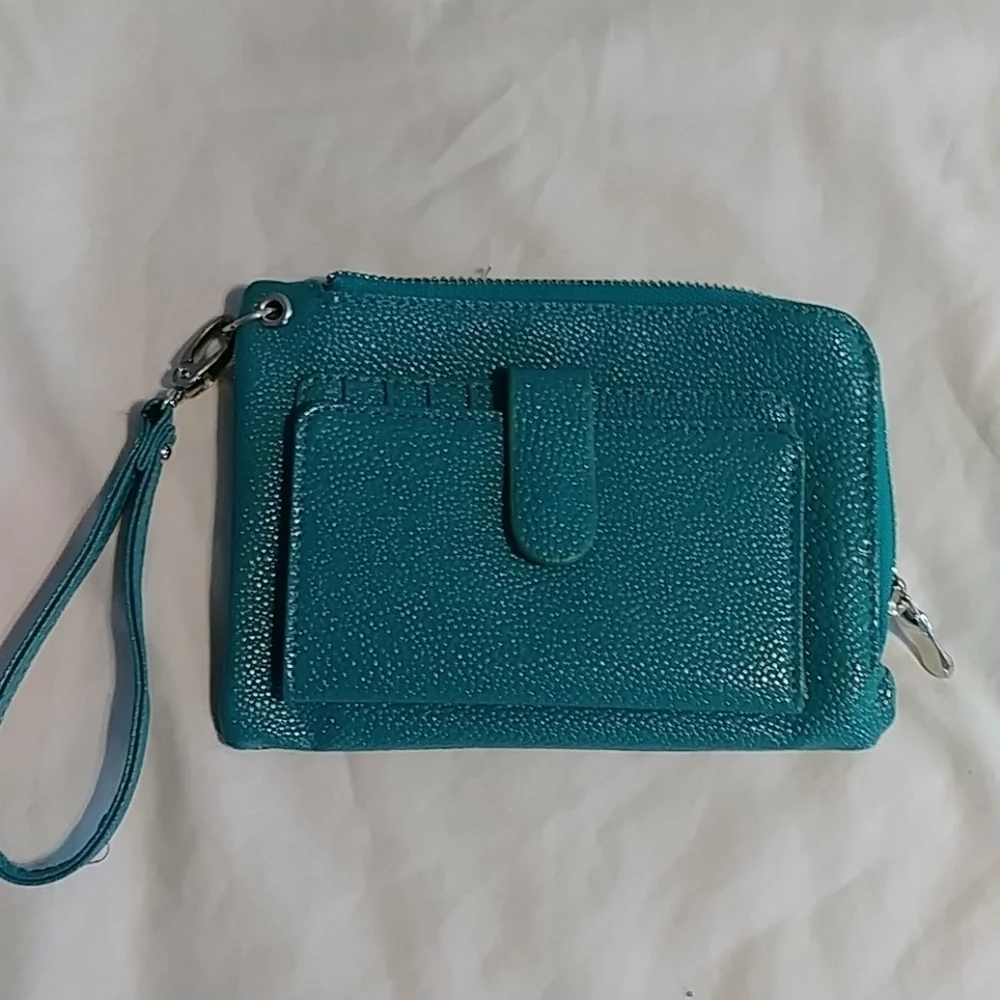 Mobility smartphone wristlet